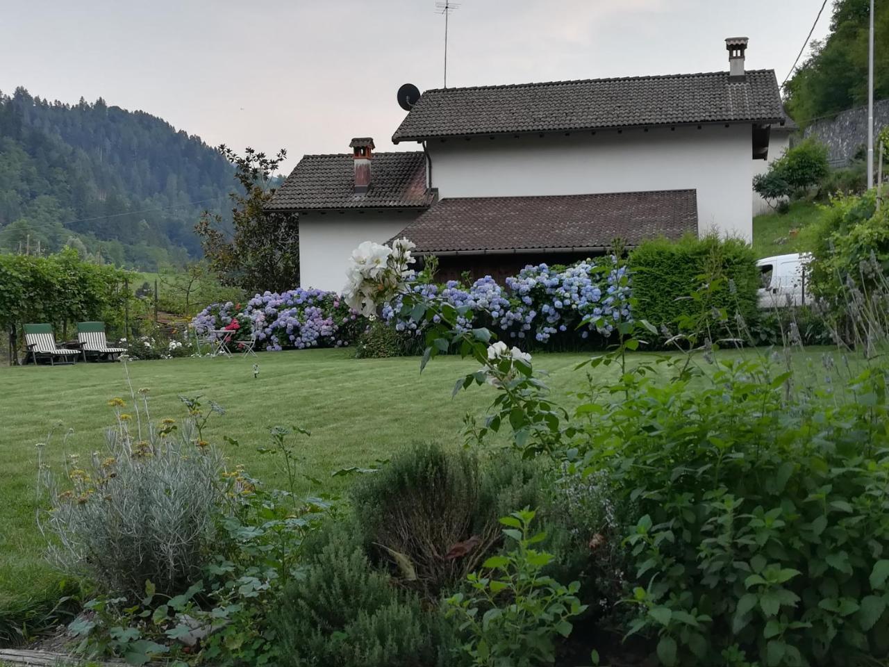 B&B Oltra Lamon Exterior photo